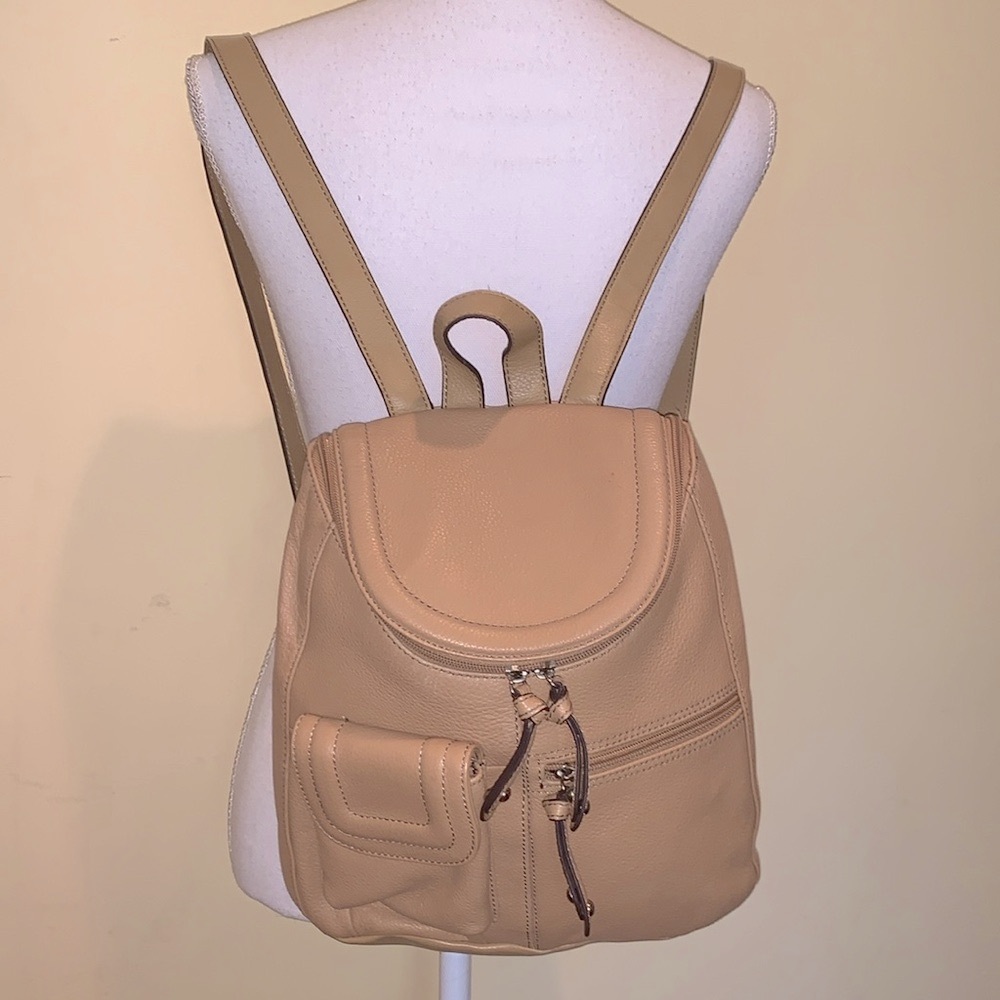 TIGNANELLO Tan Backpack With Key Chain Many Pockets Travel Neutral Festival